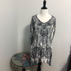 Live and let Live black and white tunic 3/4 sleeve